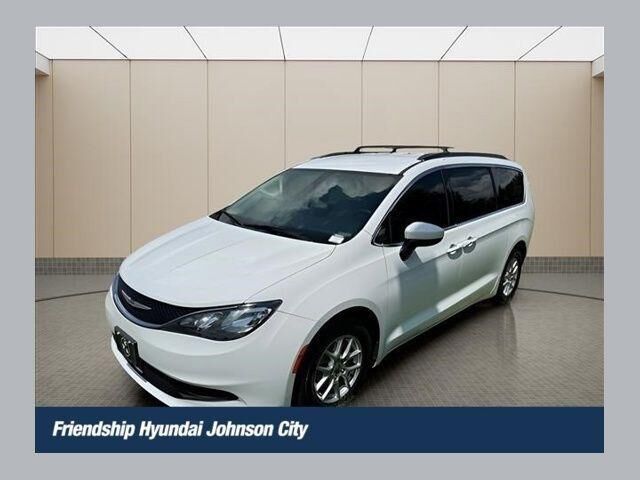 2021 Chrysler Voyager LXi — photo 1 of 2