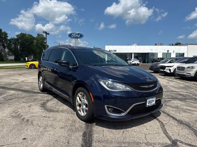 2017 Chrysler Pacifica Touring-L Plus