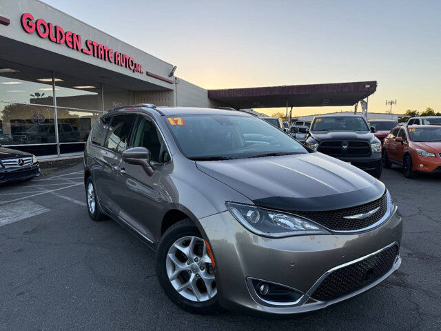 2017 Chrysler Pacifica Touring-L Plus