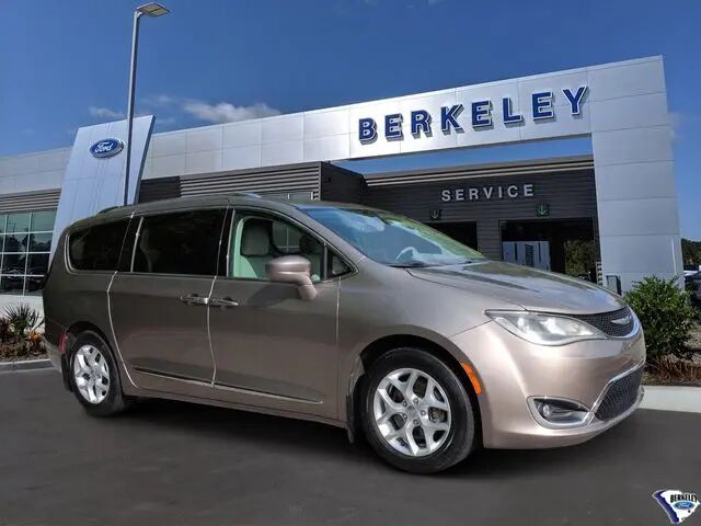 2017 Chrysler Pacifica Touring-L Plus