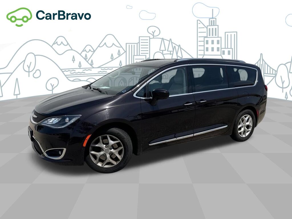 2017 Chrysler Pacifica Touring-L Plus — photo 1 of 6