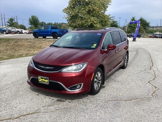 2020 Chrysler Pacifica Touring L Plus — photo 1 of 5