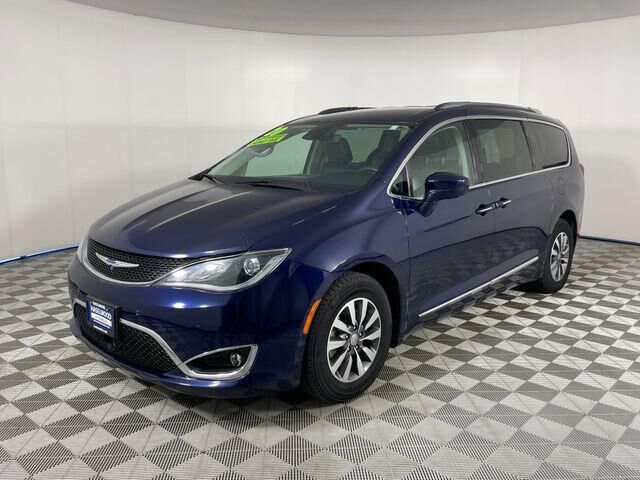 2020 Chrysler Pacifica Touring L Plus — photo 1 of 11