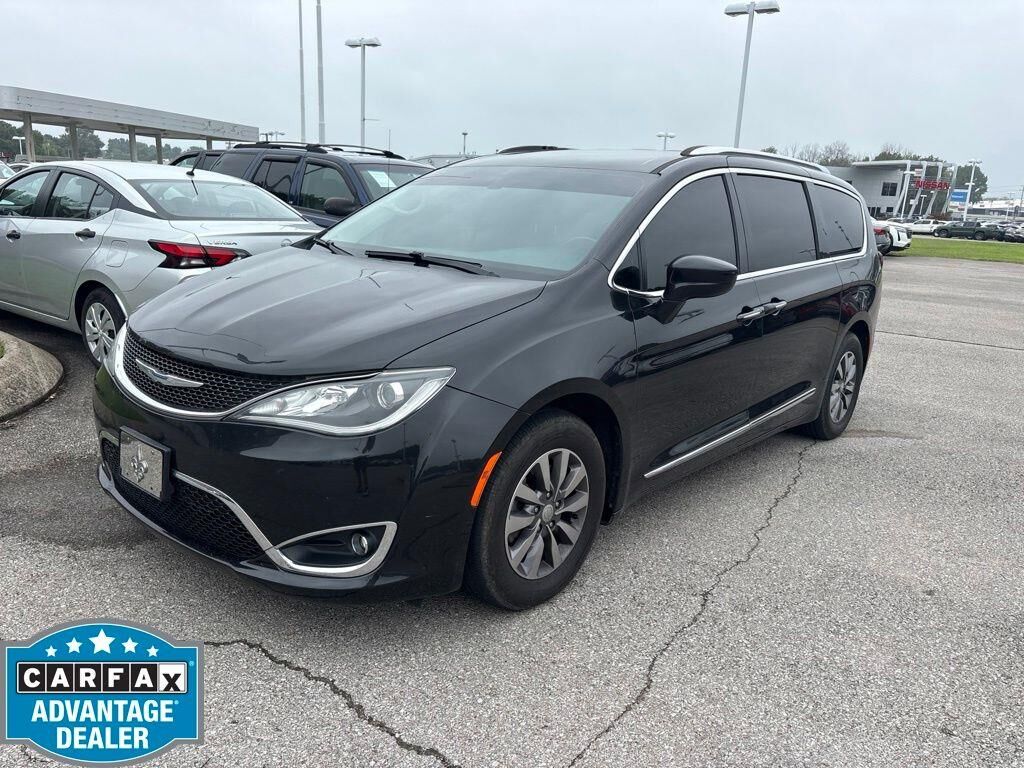 2020 Chrysler Pacifica Touring L Plus — photo 1 of 4
