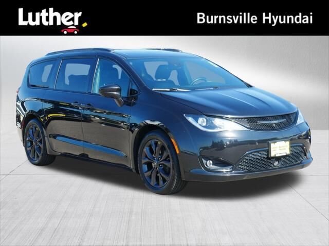 2018 Chrysler Pacifica Touring L Plus — photo 1 of 13