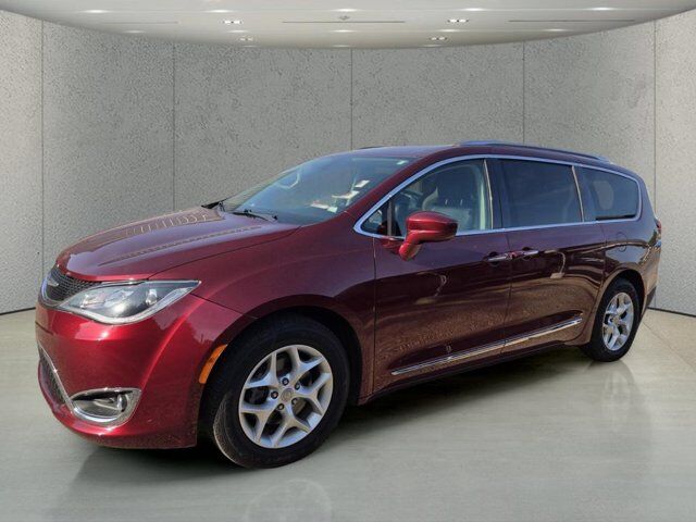 2020 Chrysler Pacifica Touring L Plus — photo 1 of 13