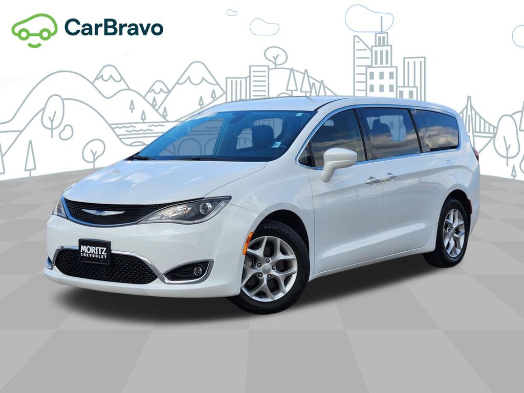 2019 Chrysler Pacifica Touring Plus — photo 1 of 7