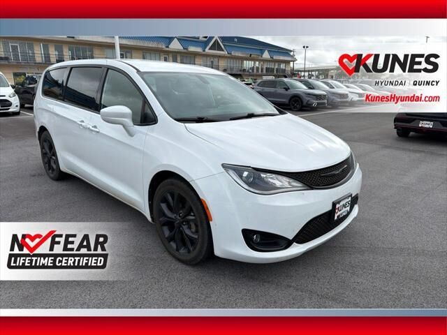 2020 Chrysler Pacifica Touring