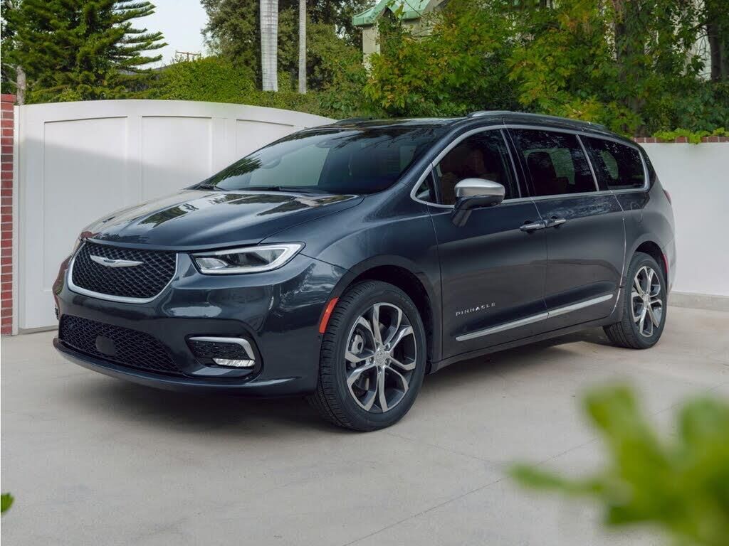 2021 Chrysler Pacifica Touring — photo 1 of 1