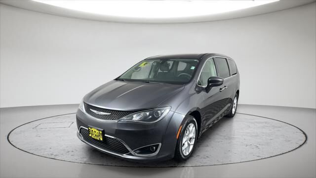 2018 Chrysler Pacifica Touring Plus — photo 1 of 13