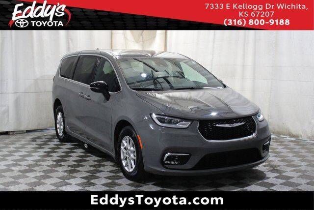 2024 Chrysler Pacifica Touring Wheel Chair Accessible