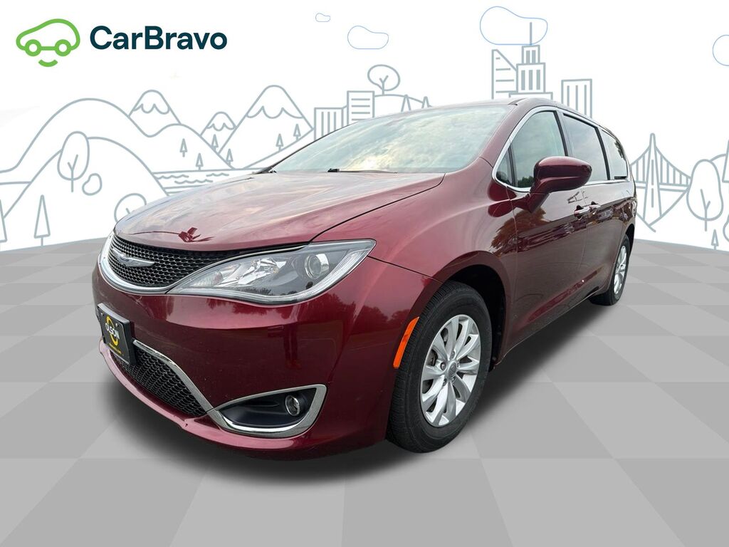 2019 Chrysler Pacifica Touring Plus — photo 1 of 6