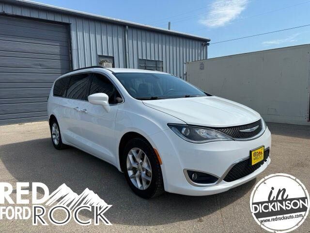 2018 Chrysler Pacifica Touring Plus — photo 1 of 13