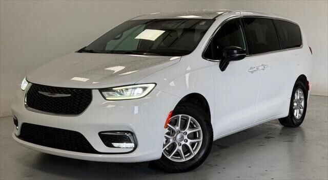 2024 Chrysler Pacifica Touring