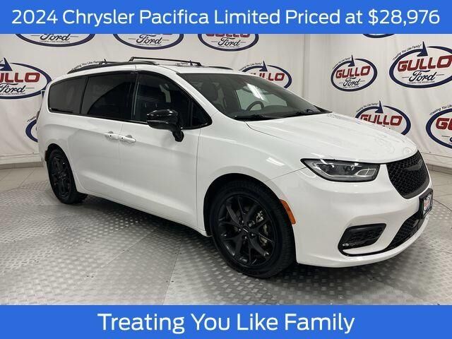 2024 Chrysler Pacifica Limited — photo 1 of 13