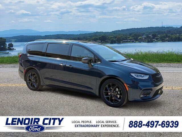 2025 Chrysler Pacifica Limited — photo 1 of 13