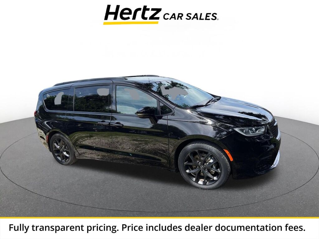 2025 Chrysler Pacifica Limited — photo 1 of 11