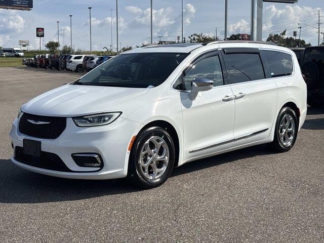 2022 Chrysler Pacifica Limited — photo 1 of 13