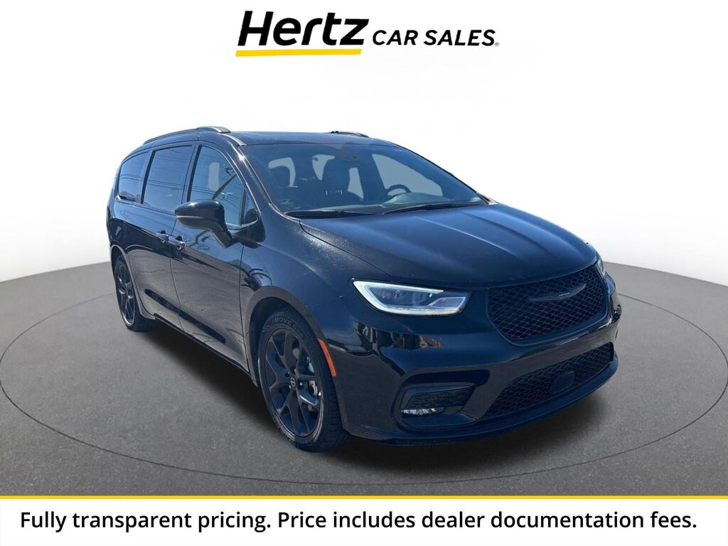 2025 Chrysler Pacifica Limited — photo 1 of 11