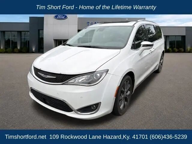 2018 Chrysler Pacifica Limited — photo 1 of 4