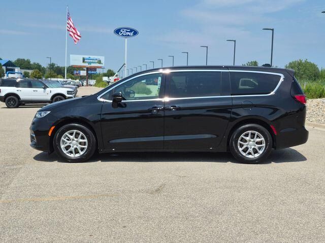 2025 Chrysler Pacifica Limited — photo 1 of 7