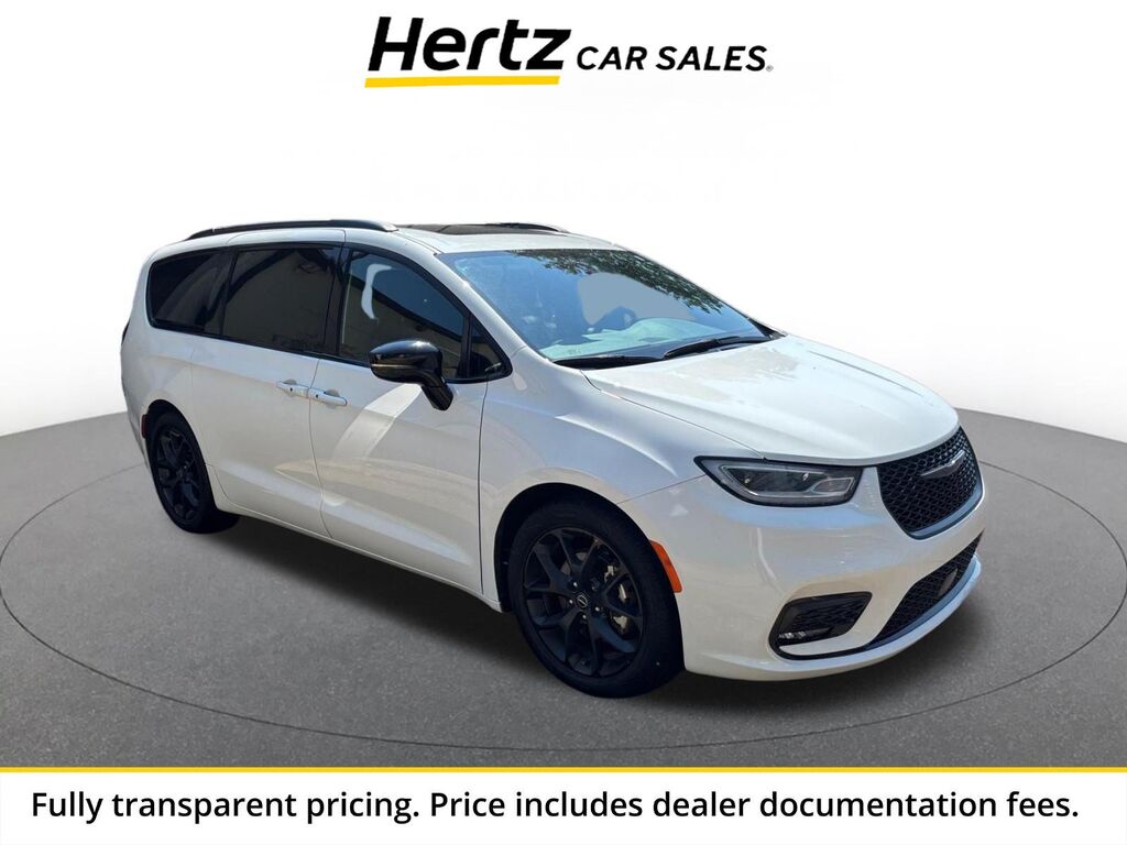 2025 Chrysler Pacifica Limited — photo 1 of 11