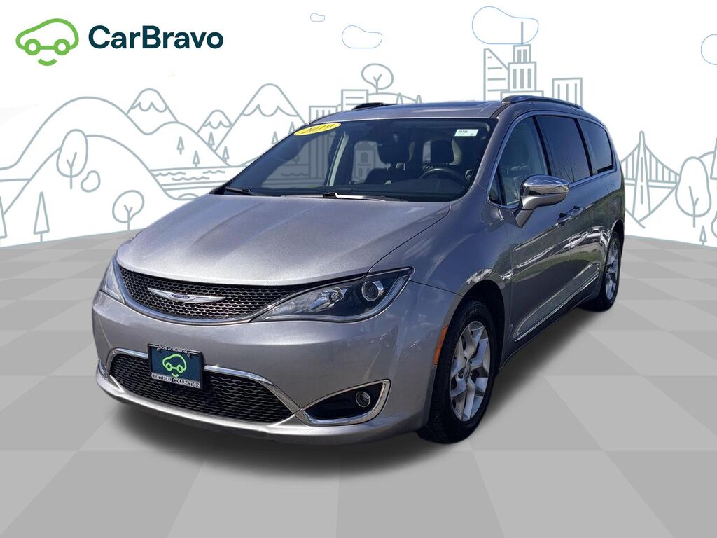 2019 Chrysler Pacifica Limited — photo 1 of 5