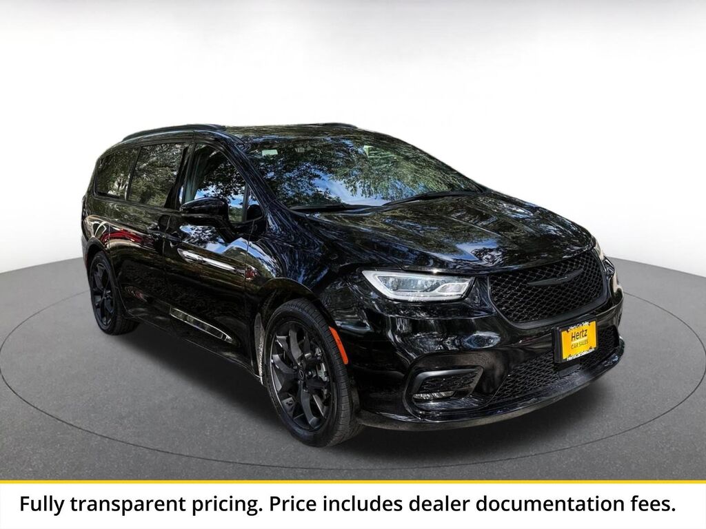 2025 Chrysler Pacifica Limited — photo 1 of 11