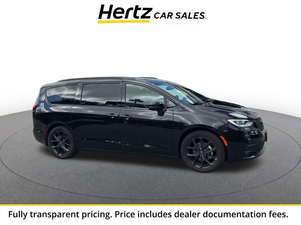 2025 Chrysler Pacifica Limited — photo 1 of 11