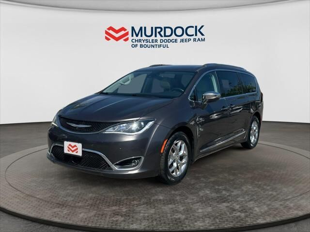 2017 Chrysler Pacifica Limited — photo 1 of 7