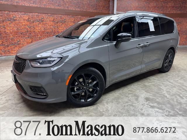2025 Chrysler Pacifica Limited — photo 1 of 13