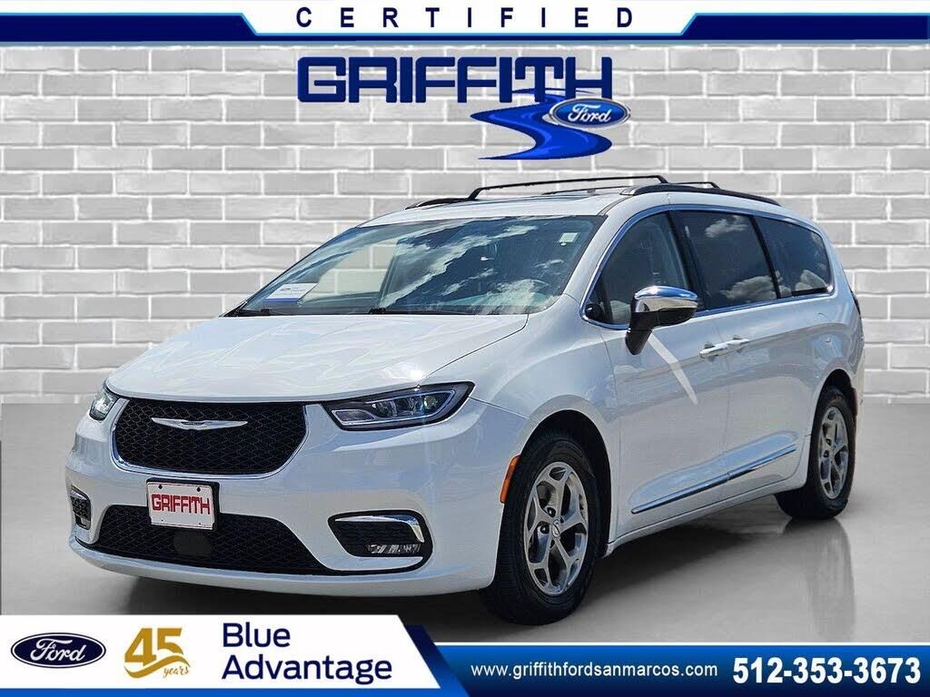 2023 Chrysler Pacifica Limited — photo 1 of 1