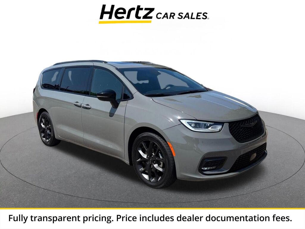 2025 Chrysler Pacifica Limited — photo 1 of 11