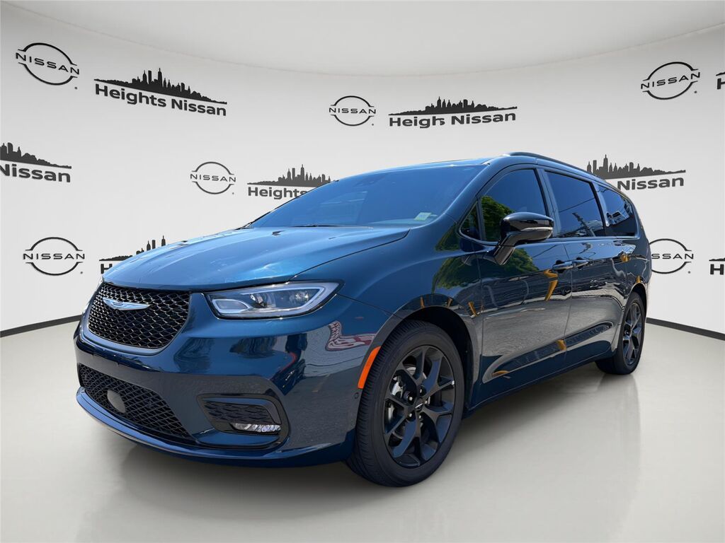 2025 Chrysler Pacifica Limited — photo 1 of 1