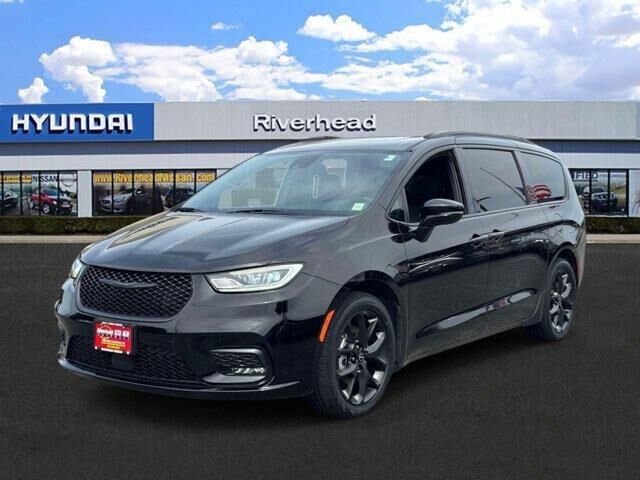 2025 Chrysler Pacifica Limited — photo 1 of 13