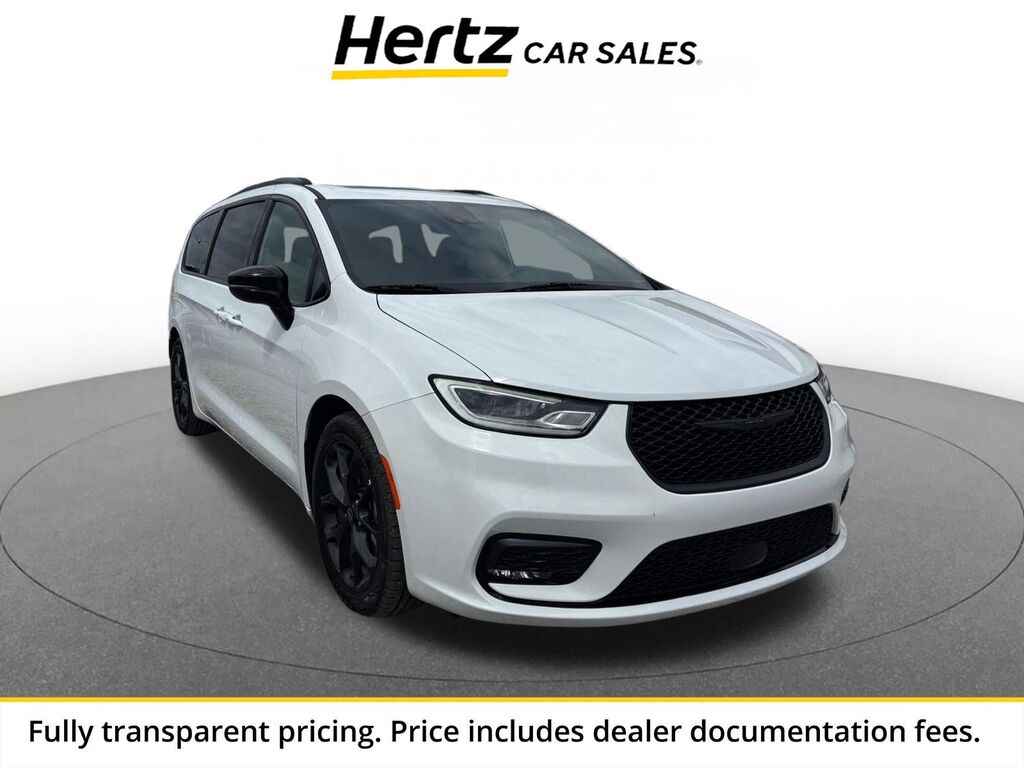 2025 Chrysler Pacifica Limited — photo 1 of 13