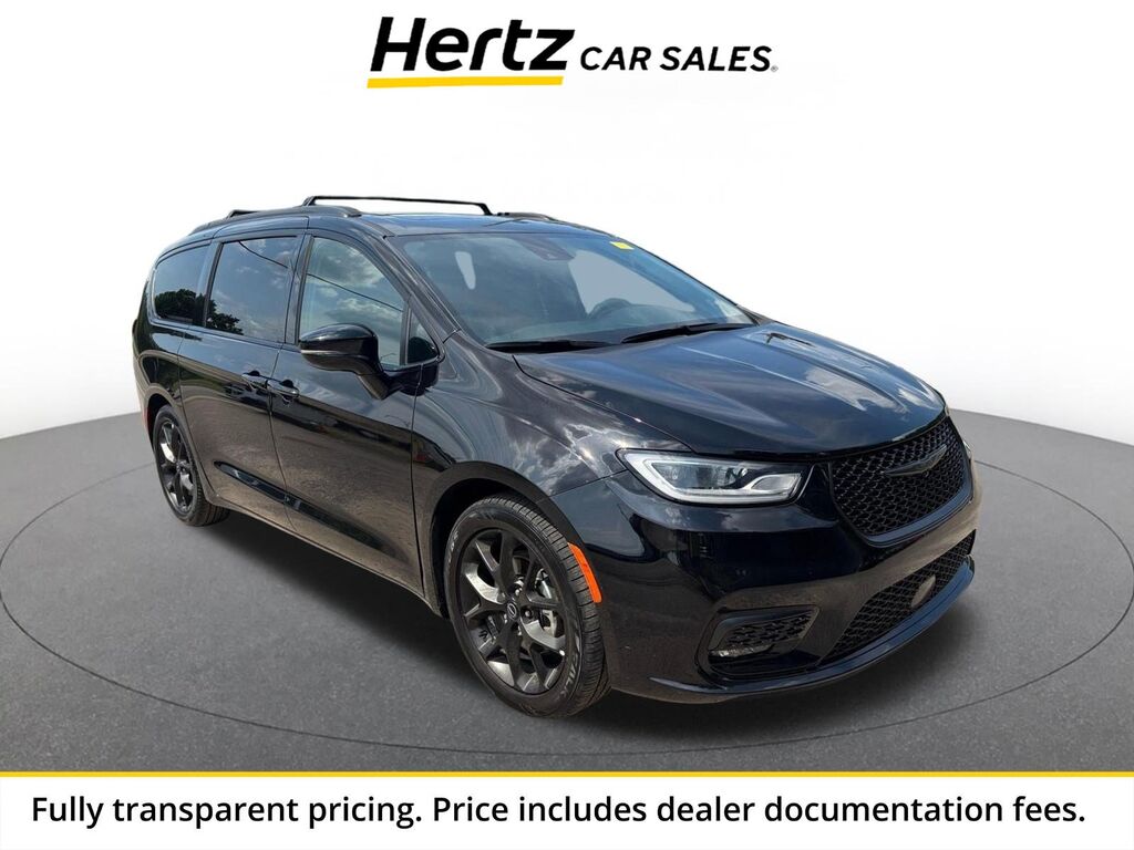 2025 Chrysler Pacifica Limited — photo 1 of 4