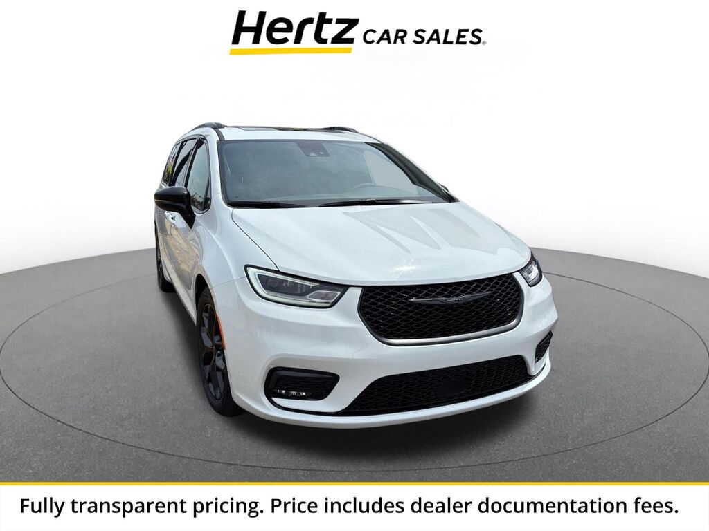 2025 Chrysler Pacifica Limited — photo 1 of 11