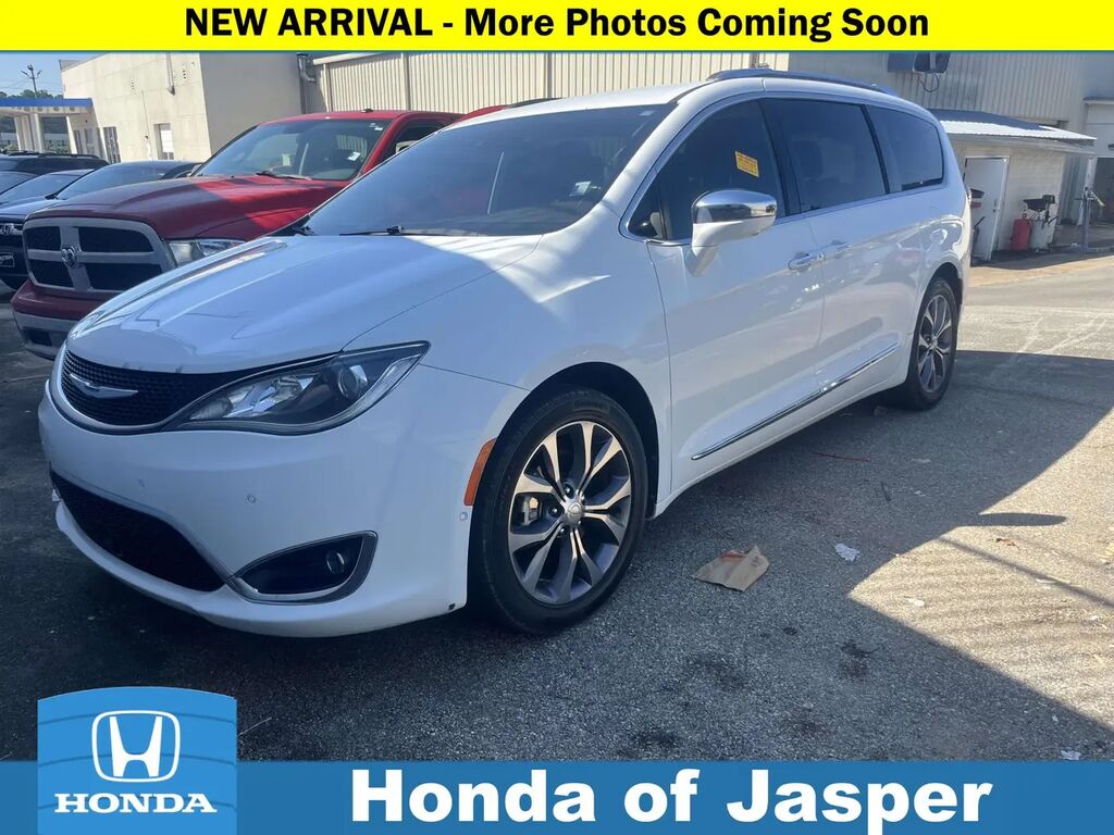 2017 Chrysler Pacifica Limited — photo 1 of 4