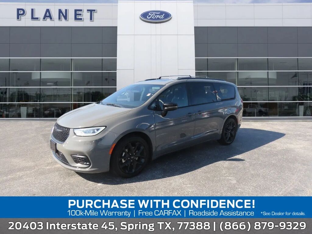 2025 Chrysler Pacifica Limited — photo 1 of 13