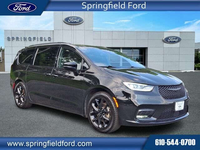 2025 Chrysler Pacifica Limited — photo 1 of 13