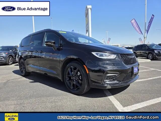 2025 Chrysler Pacifica Limited — photo 1 of 13
