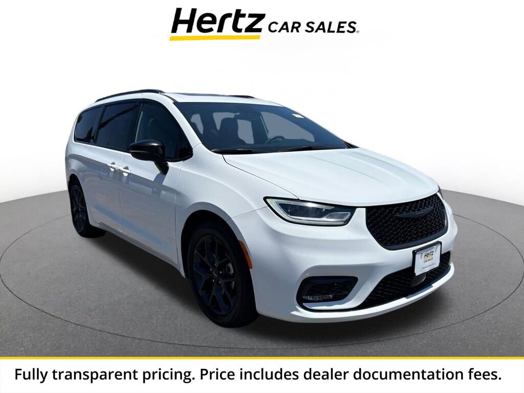 2025 Chrysler Pacifica Limited — photo 1 of 13