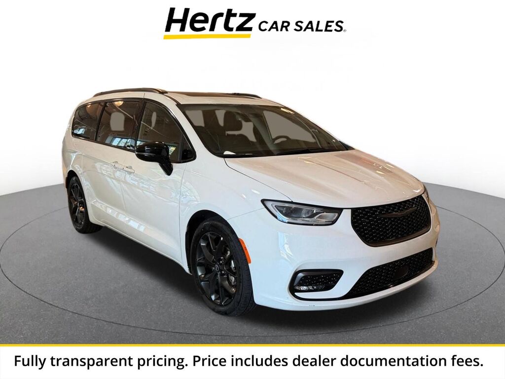2025 Chrysler Pacifica Limited — photo 1 of 11