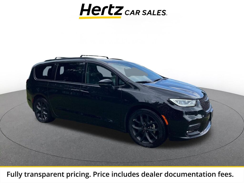 2025 Chrysler Pacifica Limited — photo 1 of 11