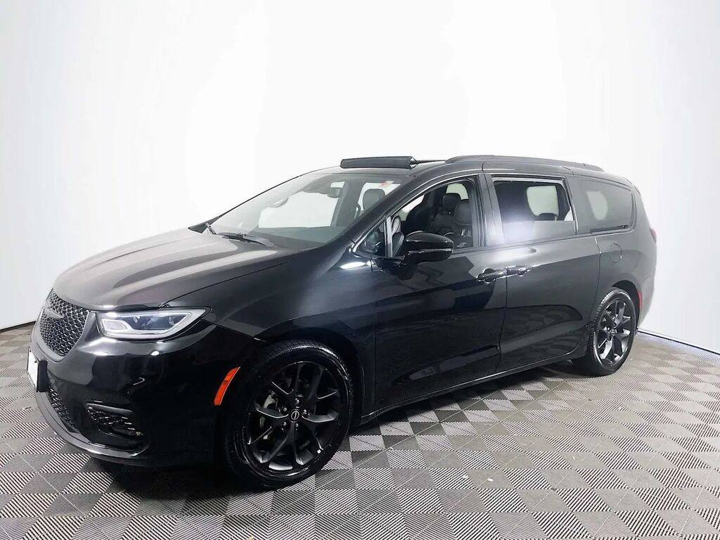 2025 Chrysler Pacifica Limited — photo 1 of 1