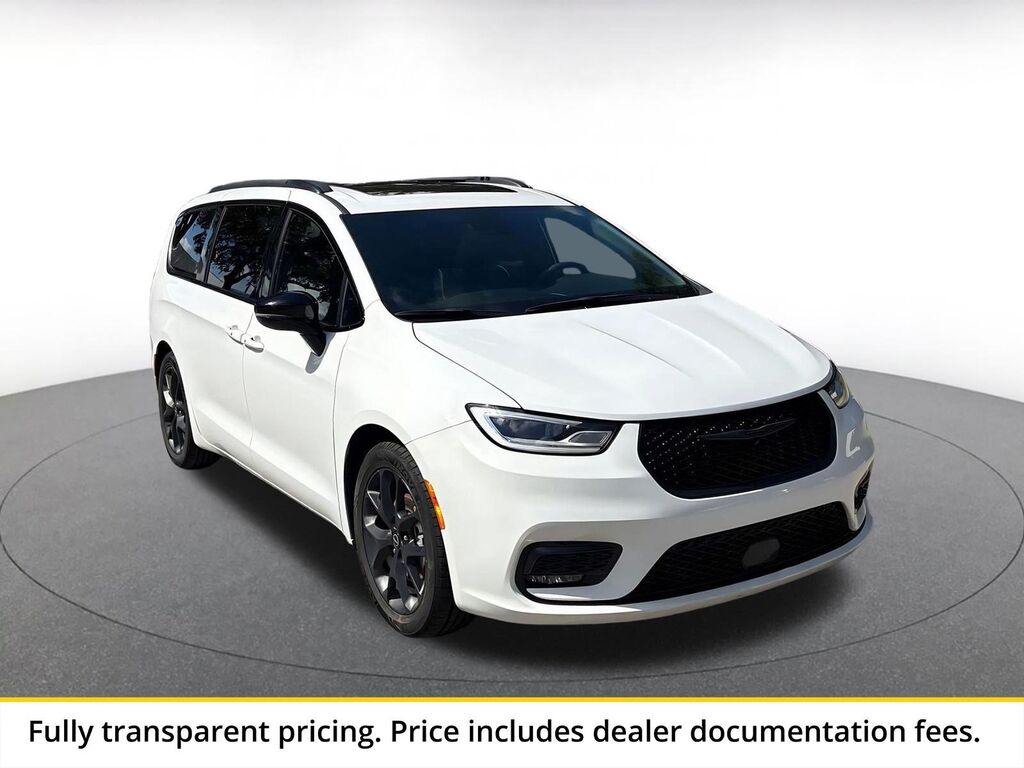 2025 Chrysler Pacifica Limited — photo 1 of 11