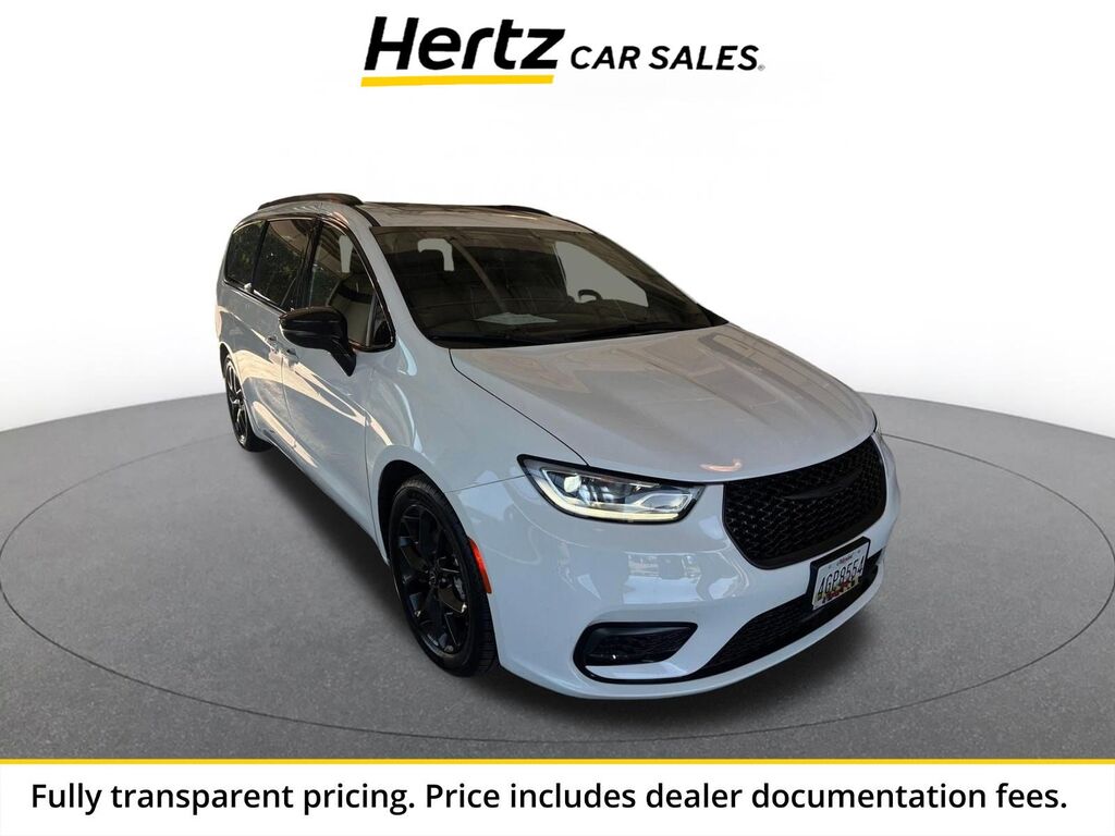 2025 Chrysler Pacifica Limited — photo 1 of 11