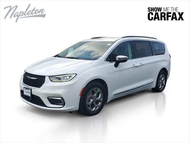 2023 Chrysler Pacifica Limited — photo 1 of 11