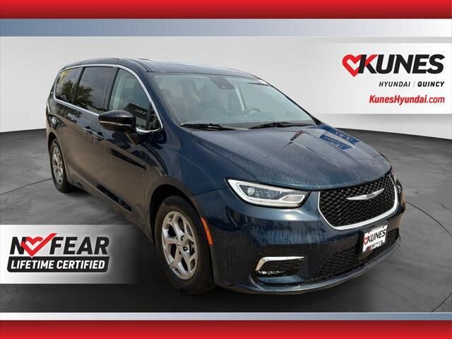 2024 Chrysler Pacifica Limited — photo 1 of 11